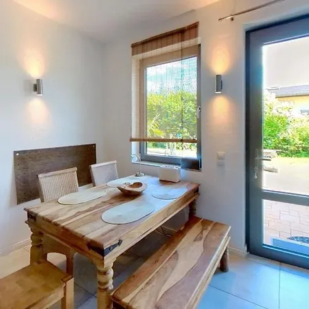 Schoene Maisonette-ferienwohnung Am Selliner Mit Terrasse Tatil Evi